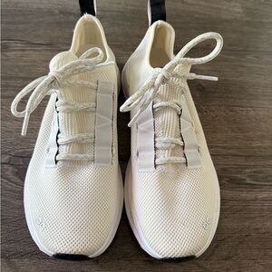 On running sneakers size 8.5